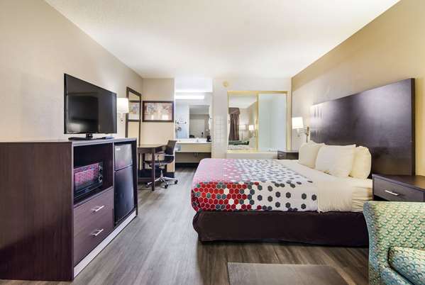  - Econo Lodge Garner