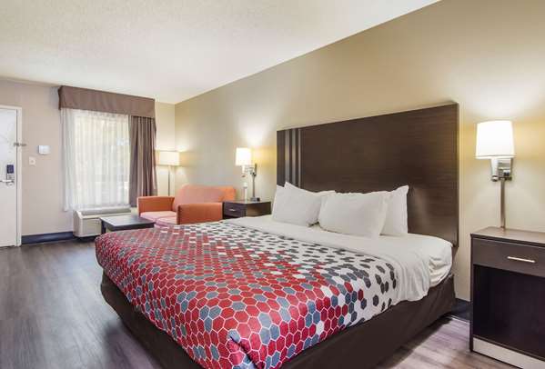  - Econo Lodge Garner