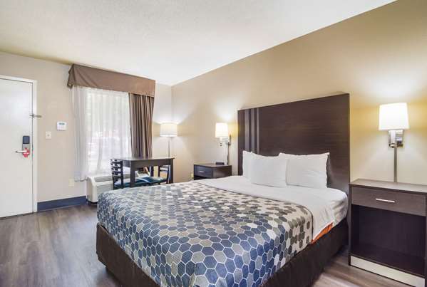  - Econo Lodge Garner