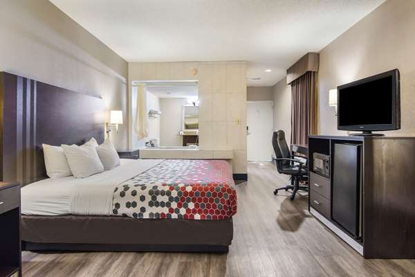 Suite - Econo Lodge Garner