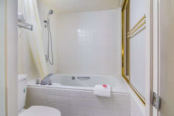  - Econo Lodge Garner