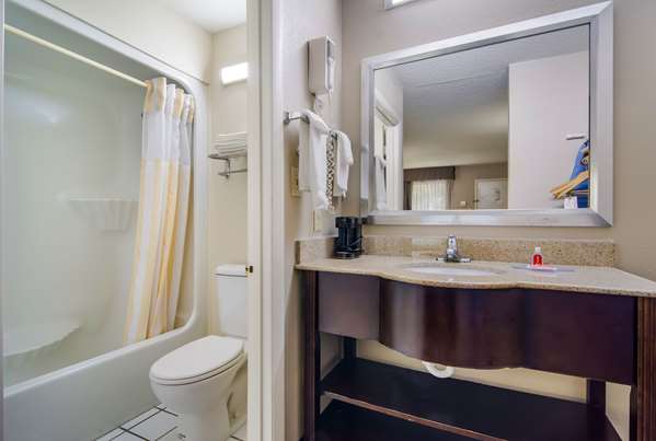  - Econo Lodge Garner