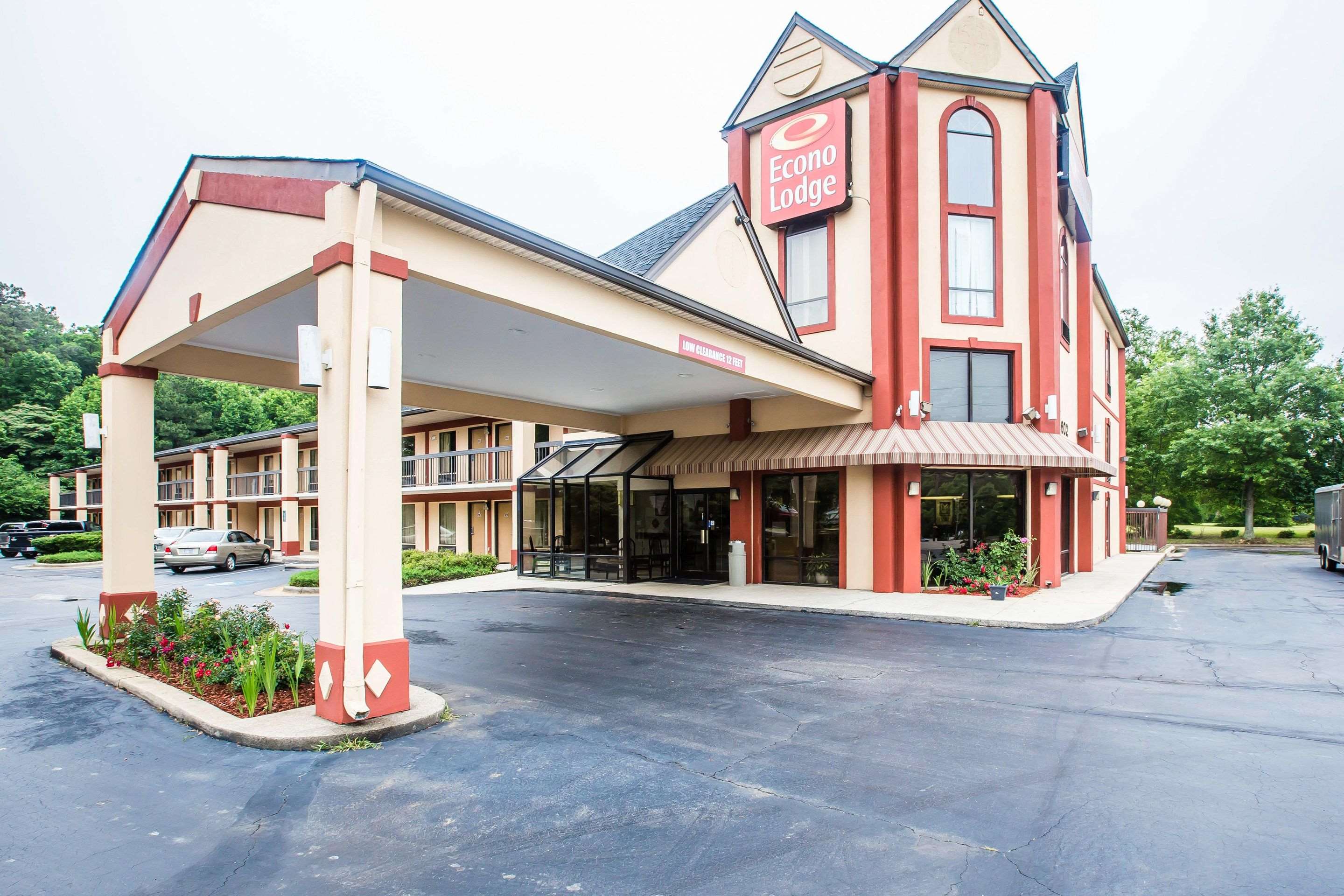 Hotel exterior | Econo Lodge South Garner