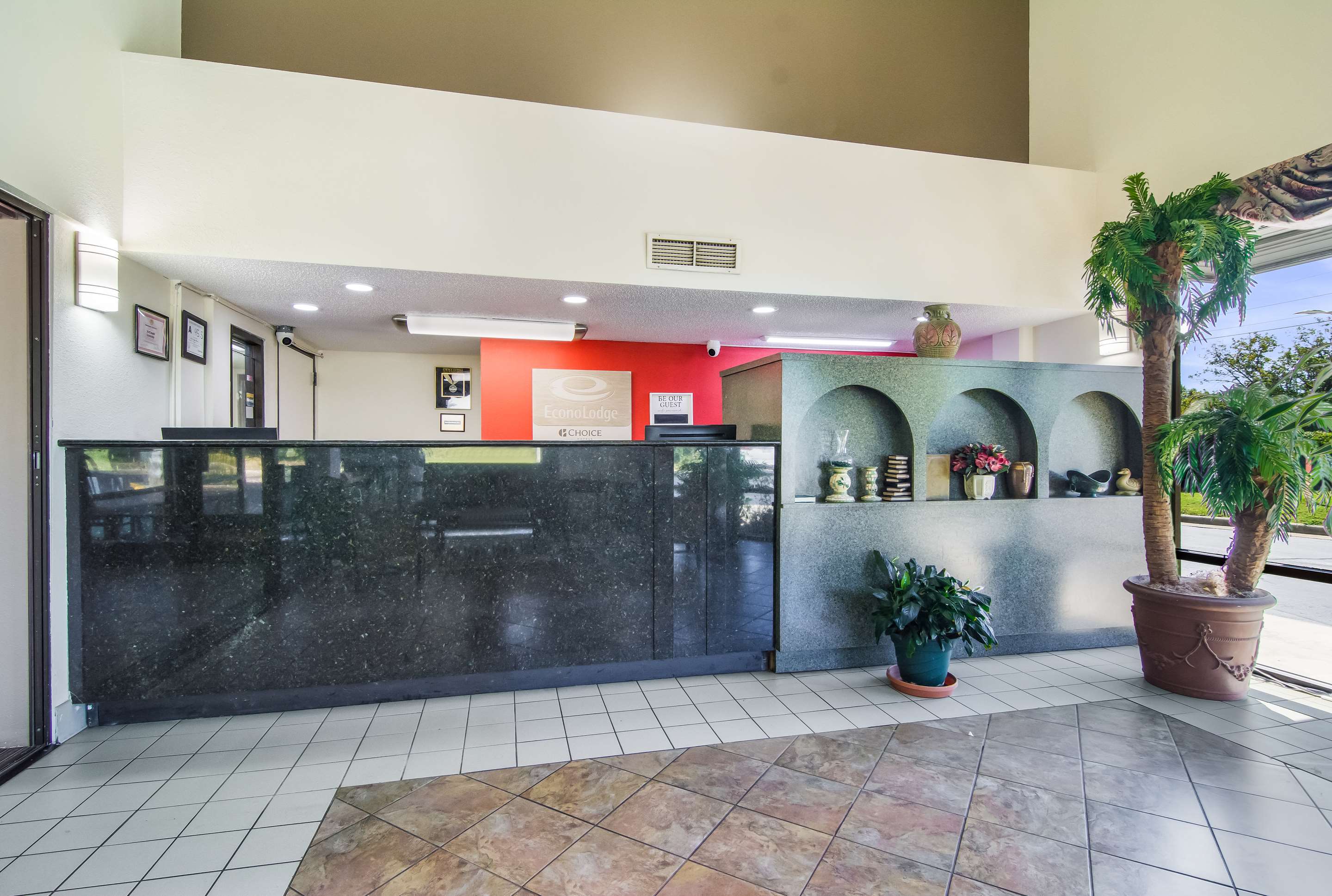 Front desk | Econo Lodge South Garner