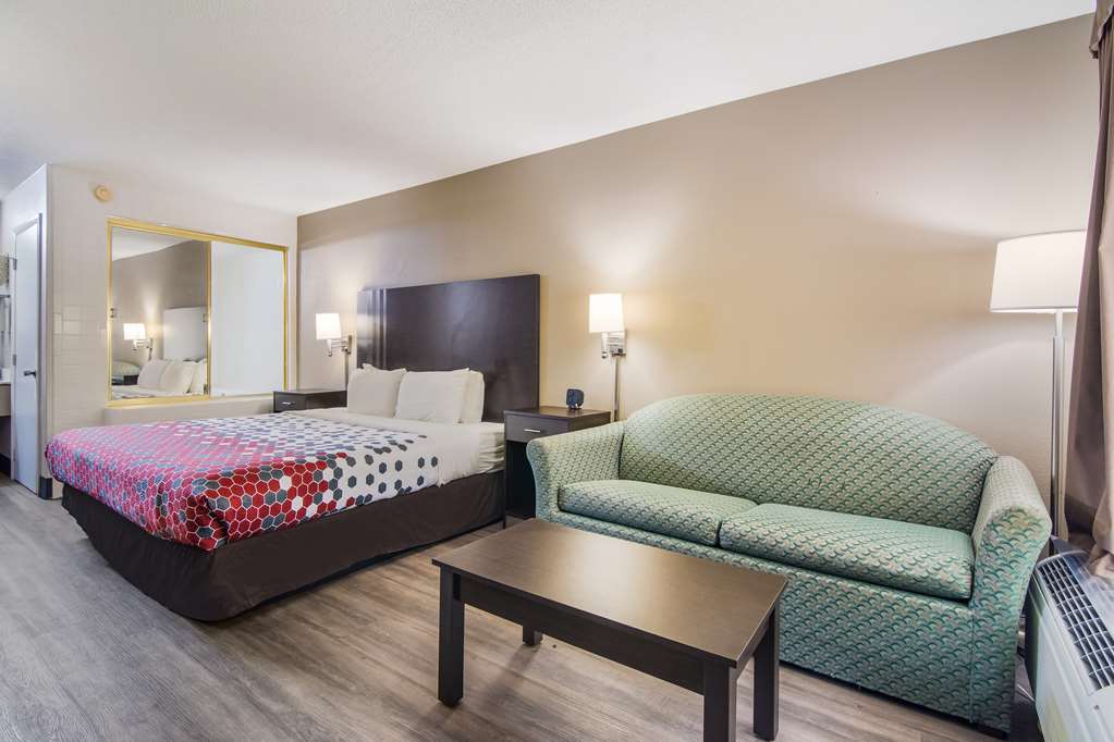 ECONO LODGE SOUTH-guestroom-Guest Room,On-Site.jpg
