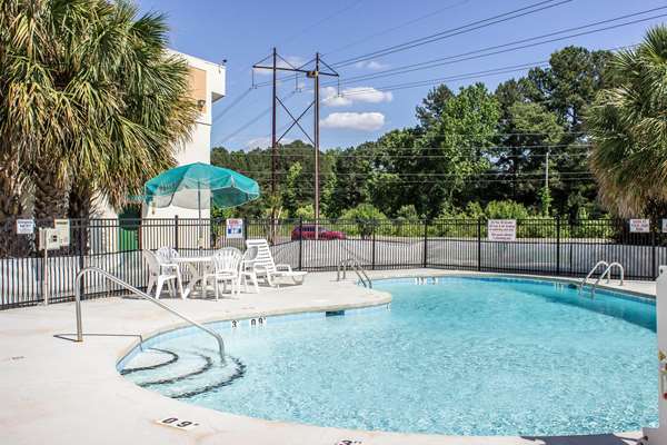 Pool - Quality Inn Selma - I-95, Exit 97