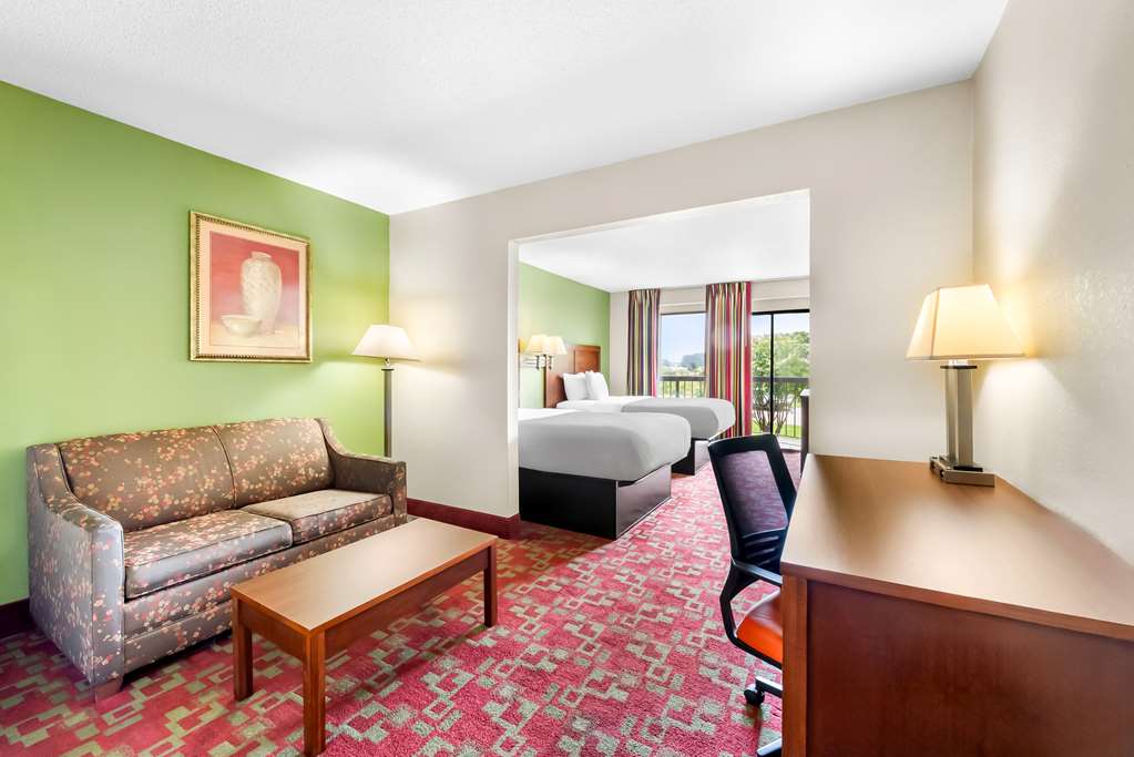 QUALITY INN SELMA - SMITHFIELD-guestroom-Guest Room,Suite,On-Site.jpg