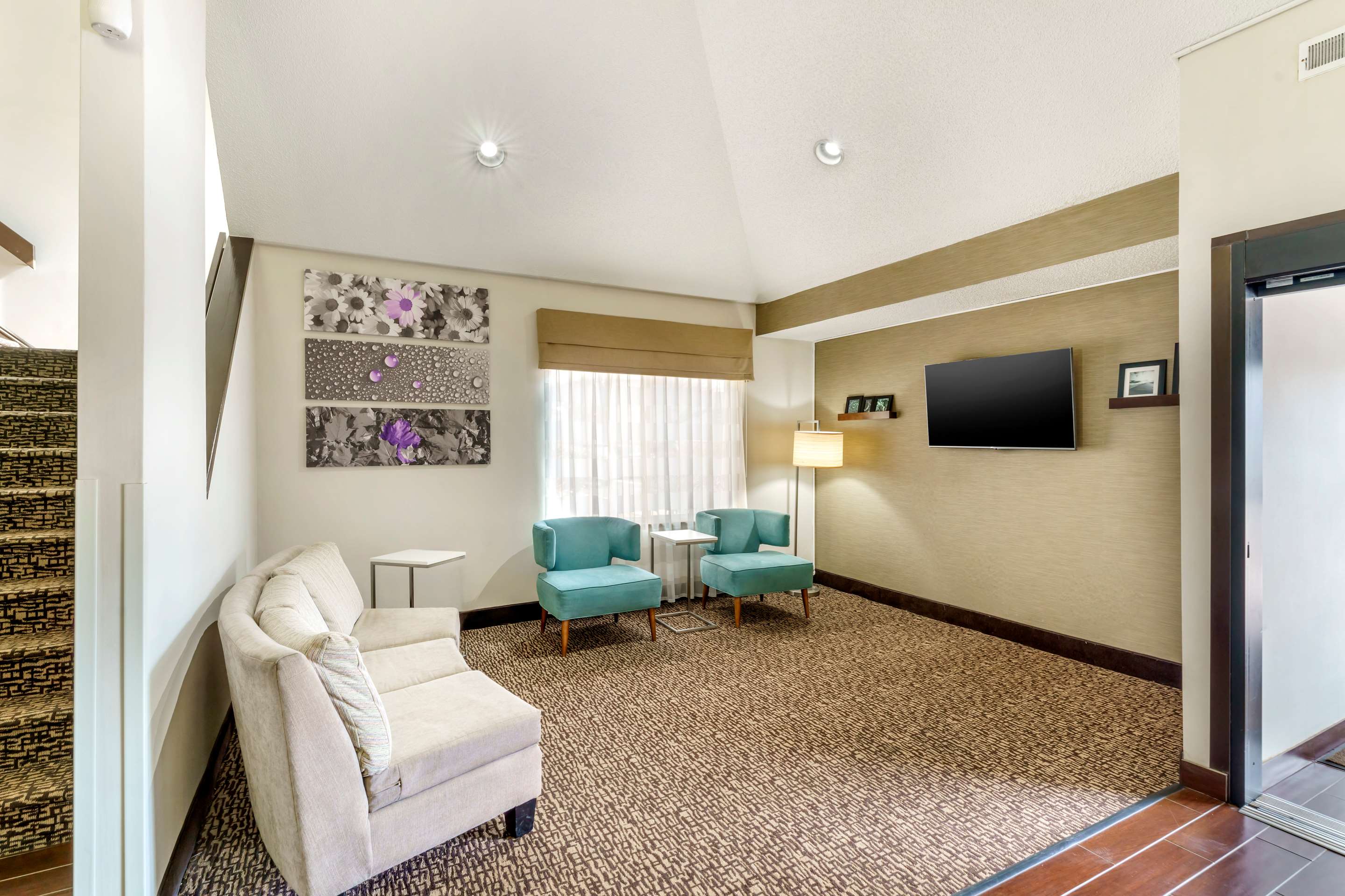 Spacious lobby with sitting area | Sleep Inn