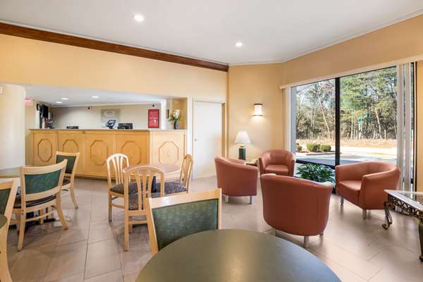  - Econo Lodge Hendersonville - I-26, Exit 49