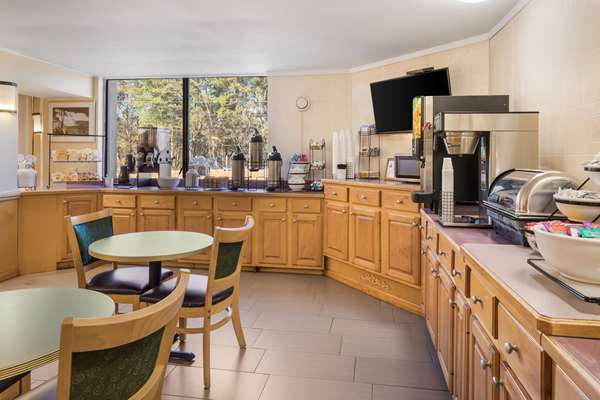 Amenities - Econo Lodge Hendersonville - I-26, Exit 49