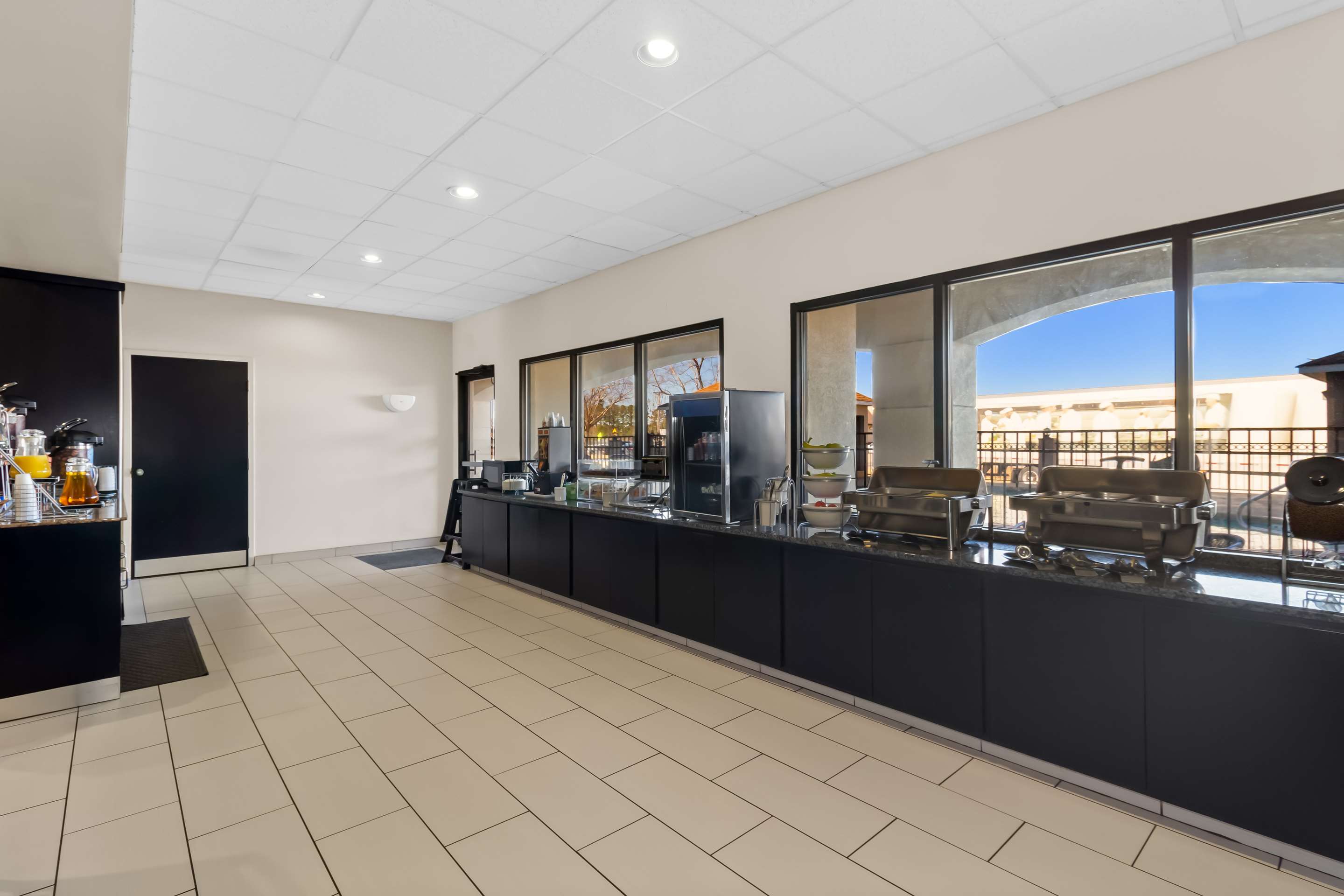 Breakfast area | Comfort Suites Lumberton