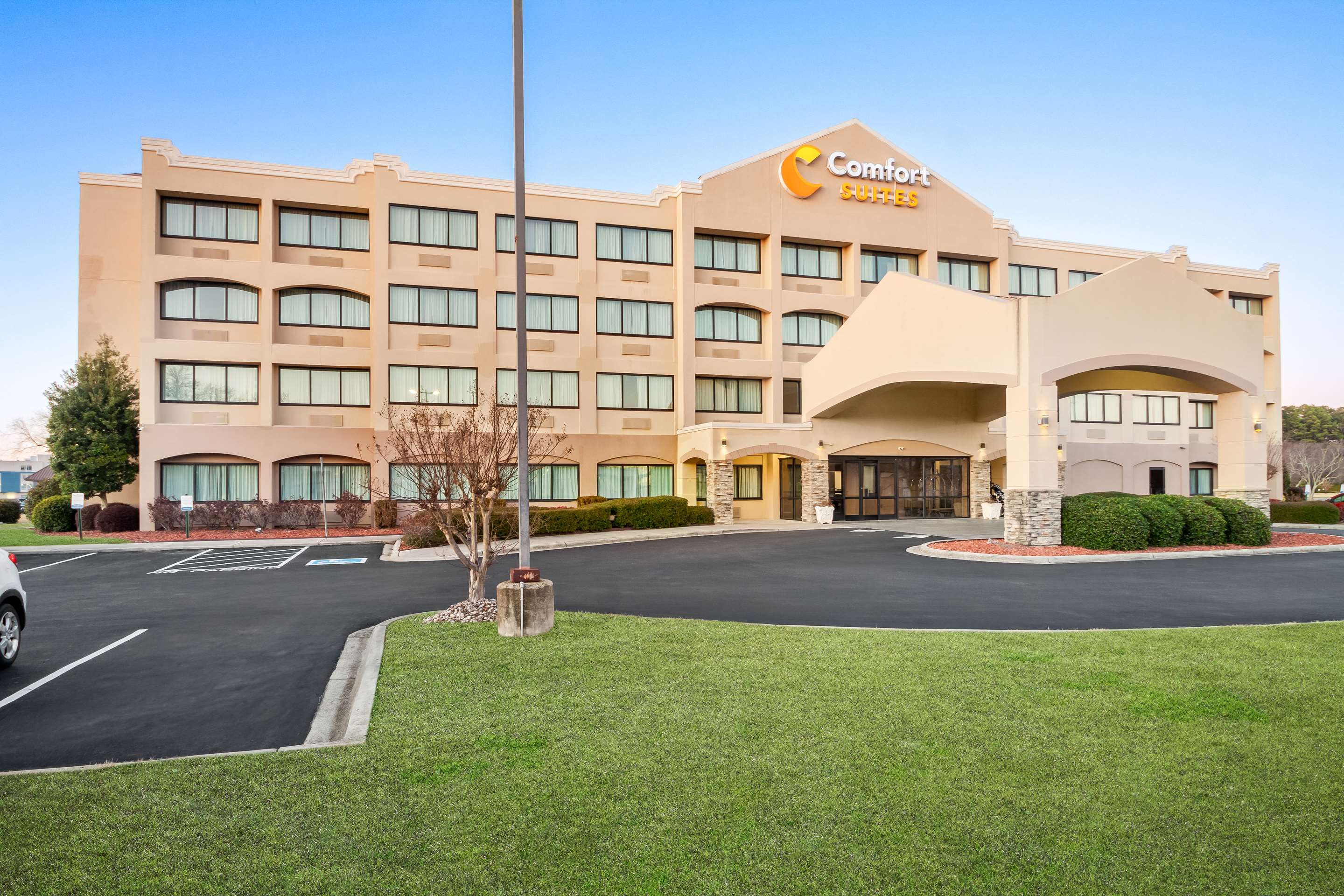Hotel exterior | Comfort Suites Lumberton