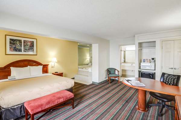  - Quality Inn & Suites Asheville - I-40, Exit 55