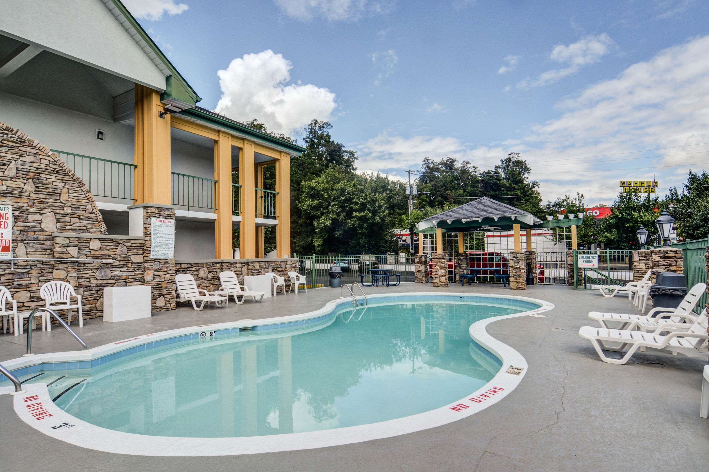 Relax by the pool | Quality Inn & Suites Biltmore East