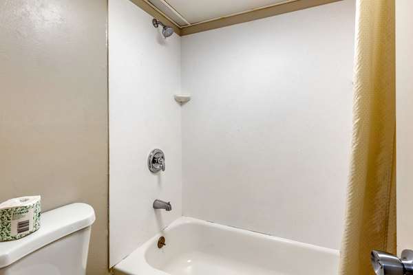  - Econo Lodge Creedmoor