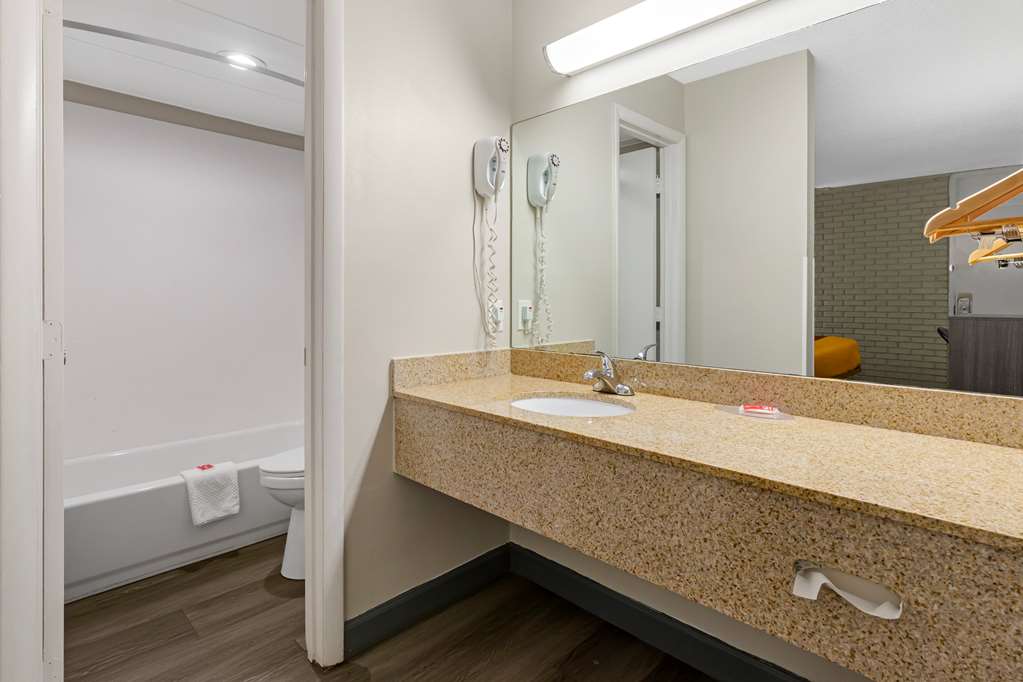 ECONO LODGE CREEDMOOR - BUTNER-guestroom-Guest Room,Bathroom,On-Site.jpg
