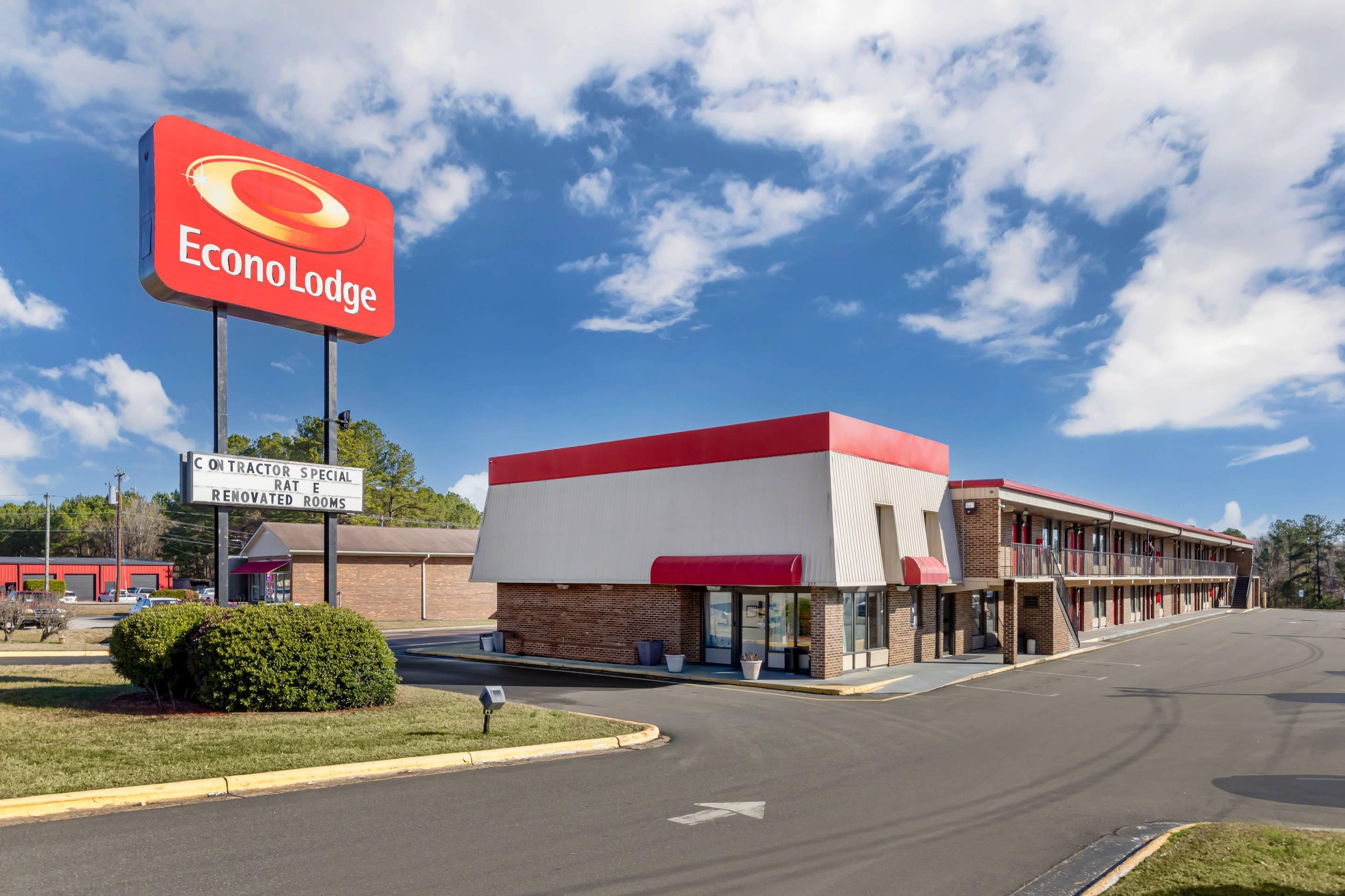 Hotel exterior | Econo Lodge