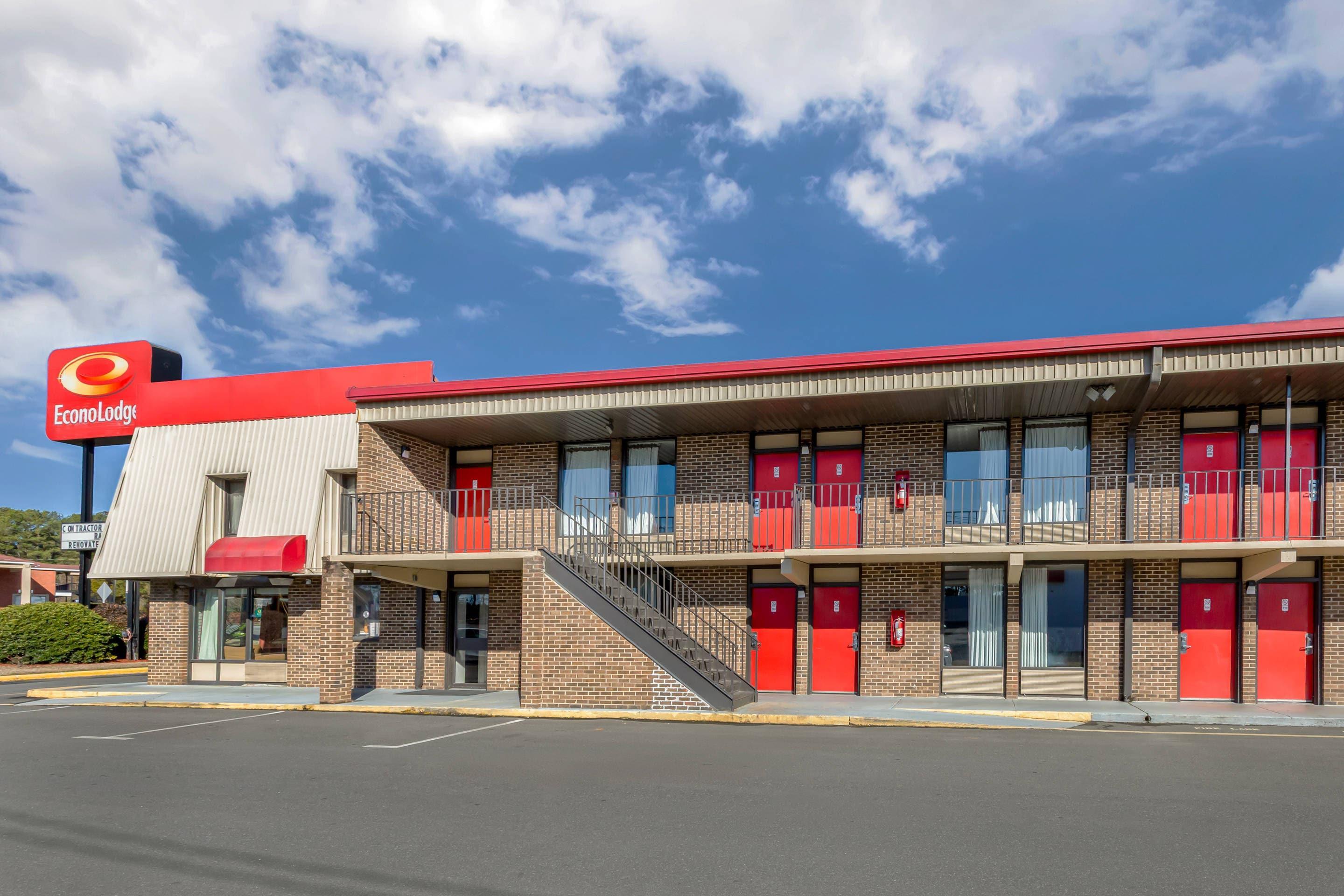 Hotel exterior | Econo Lodge