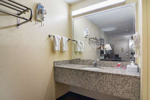  - Econo Lodge Durham - I-40, Exit 278