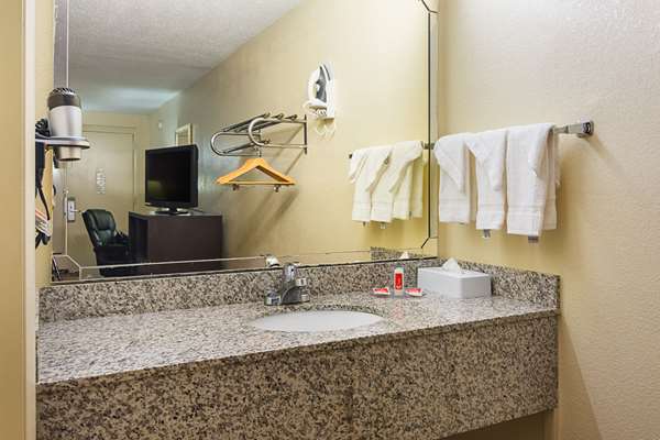  - Econo Lodge Durham - I-40, Exit 278