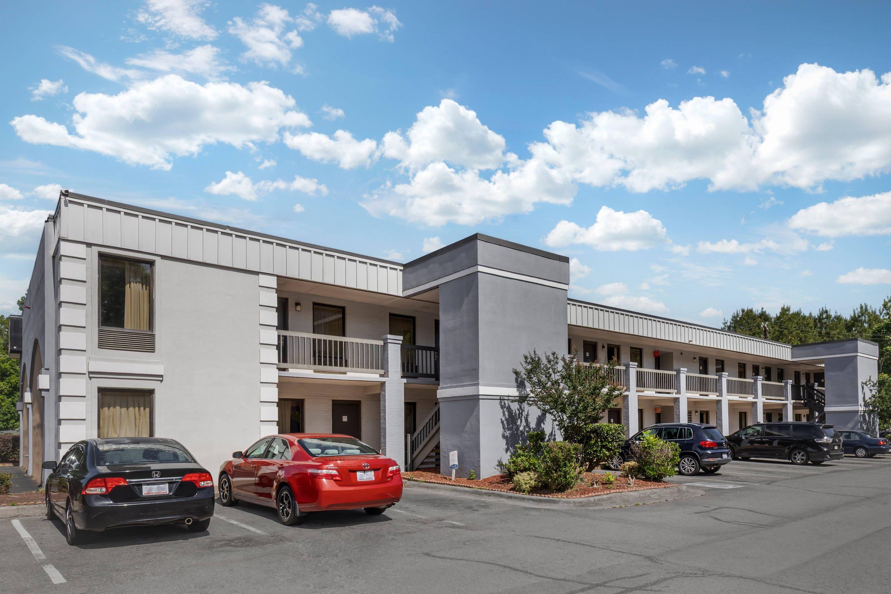 Hotel exterior | Econo Lodge Research Triangle Park