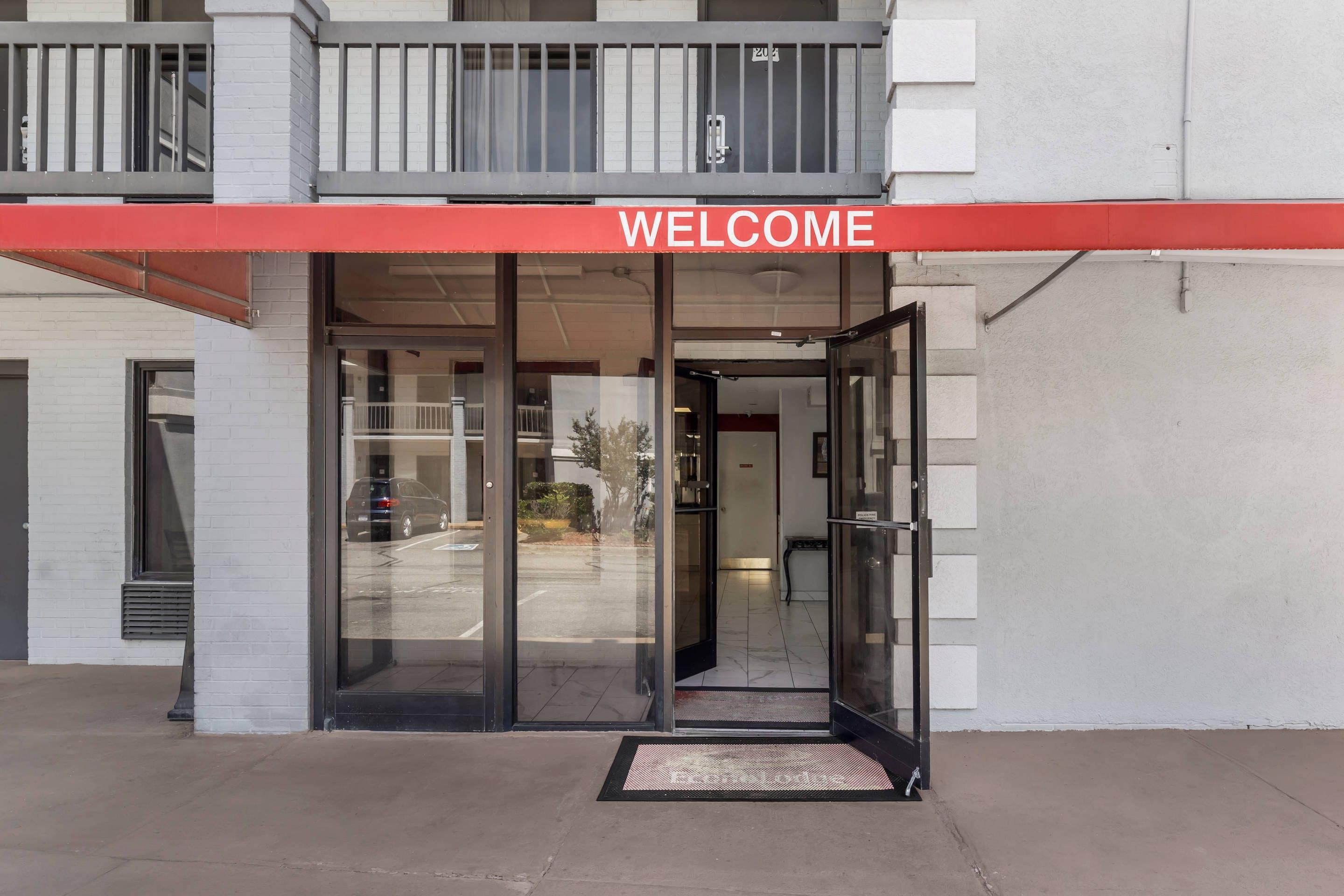 Hotel Entrance | Econo Lodge Research Triangle Park