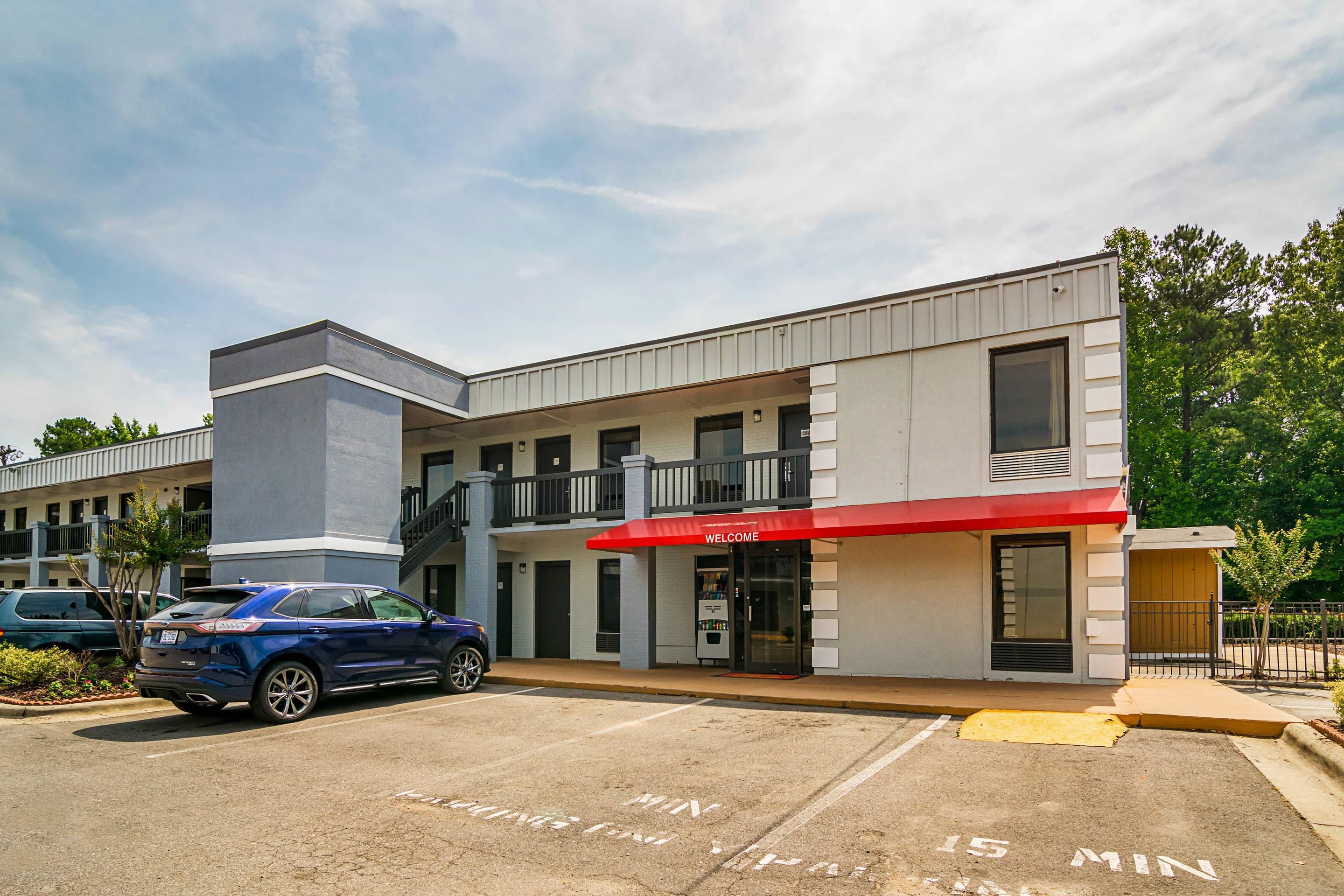 Hotel exterior | Econo Lodge Research Triangle Park