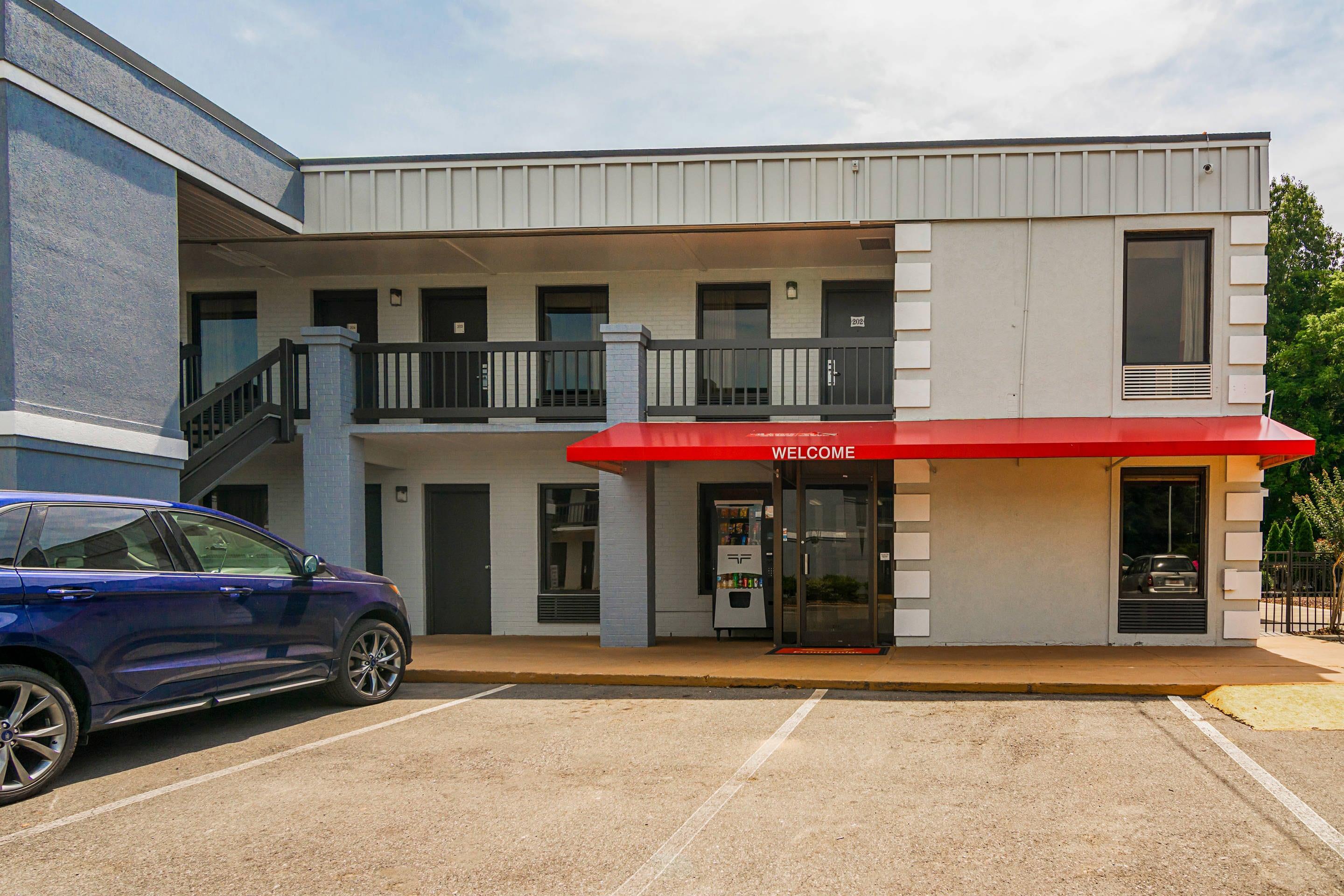 Hotel exterior | Econo Lodge Research Triangle Park