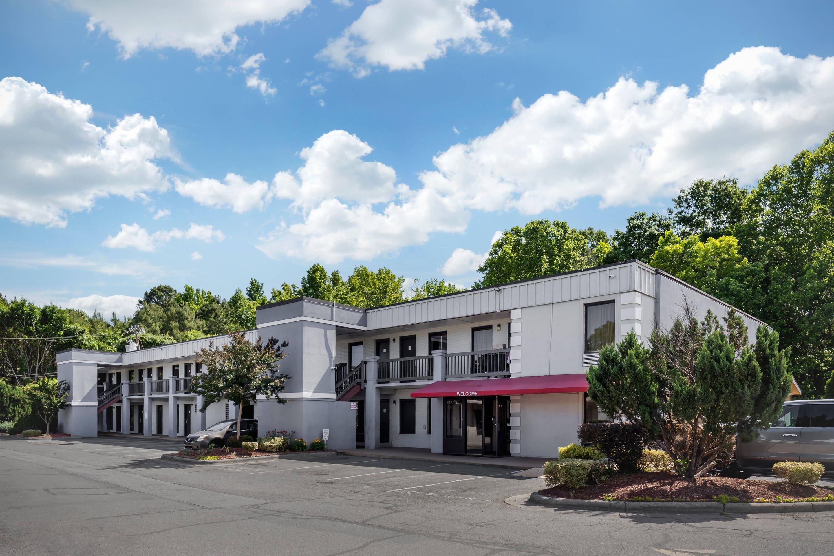 Hotel exterior | Econo Lodge Research Triangle Park