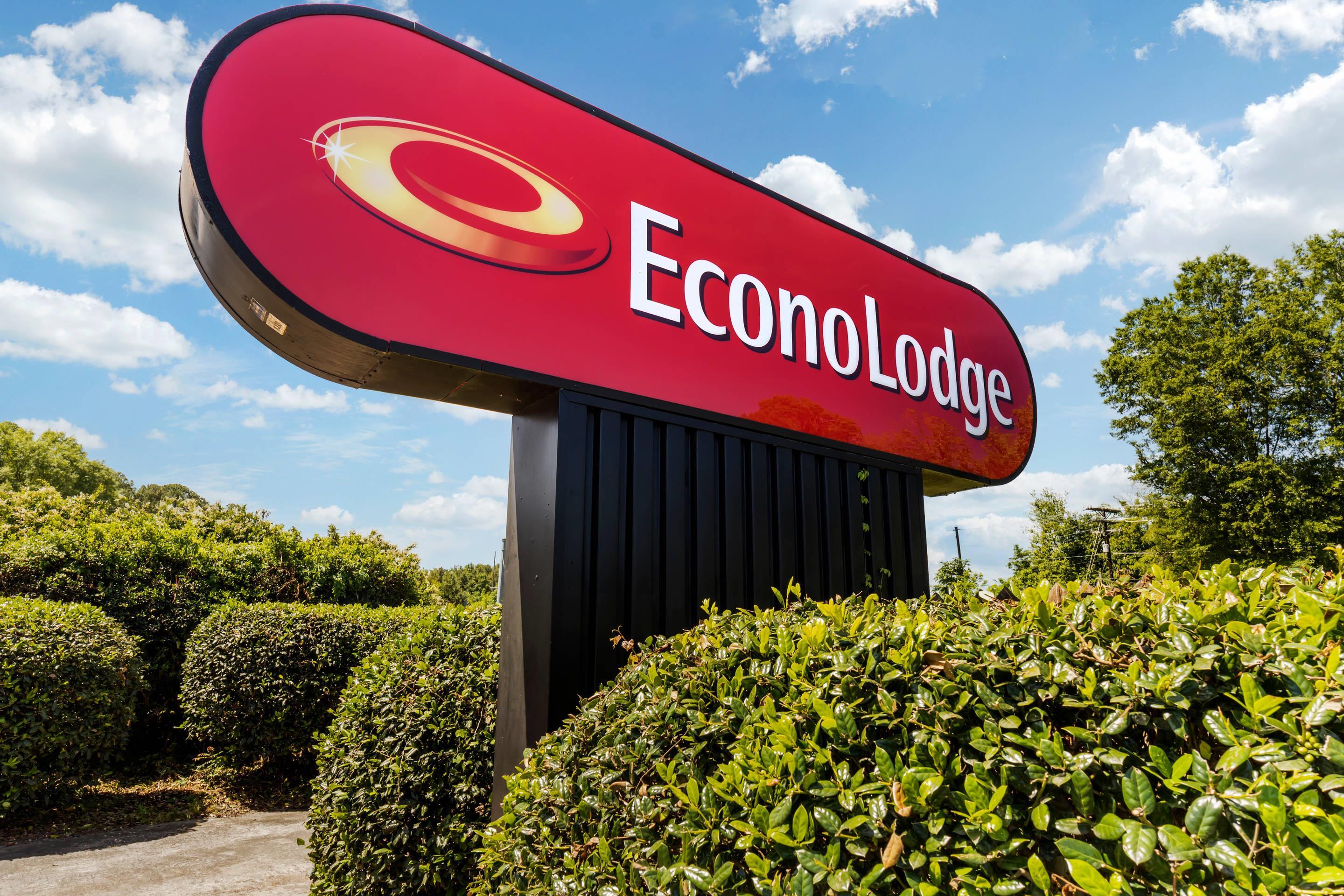 Hotel exterior | Econo Lodge Research Triangle Park