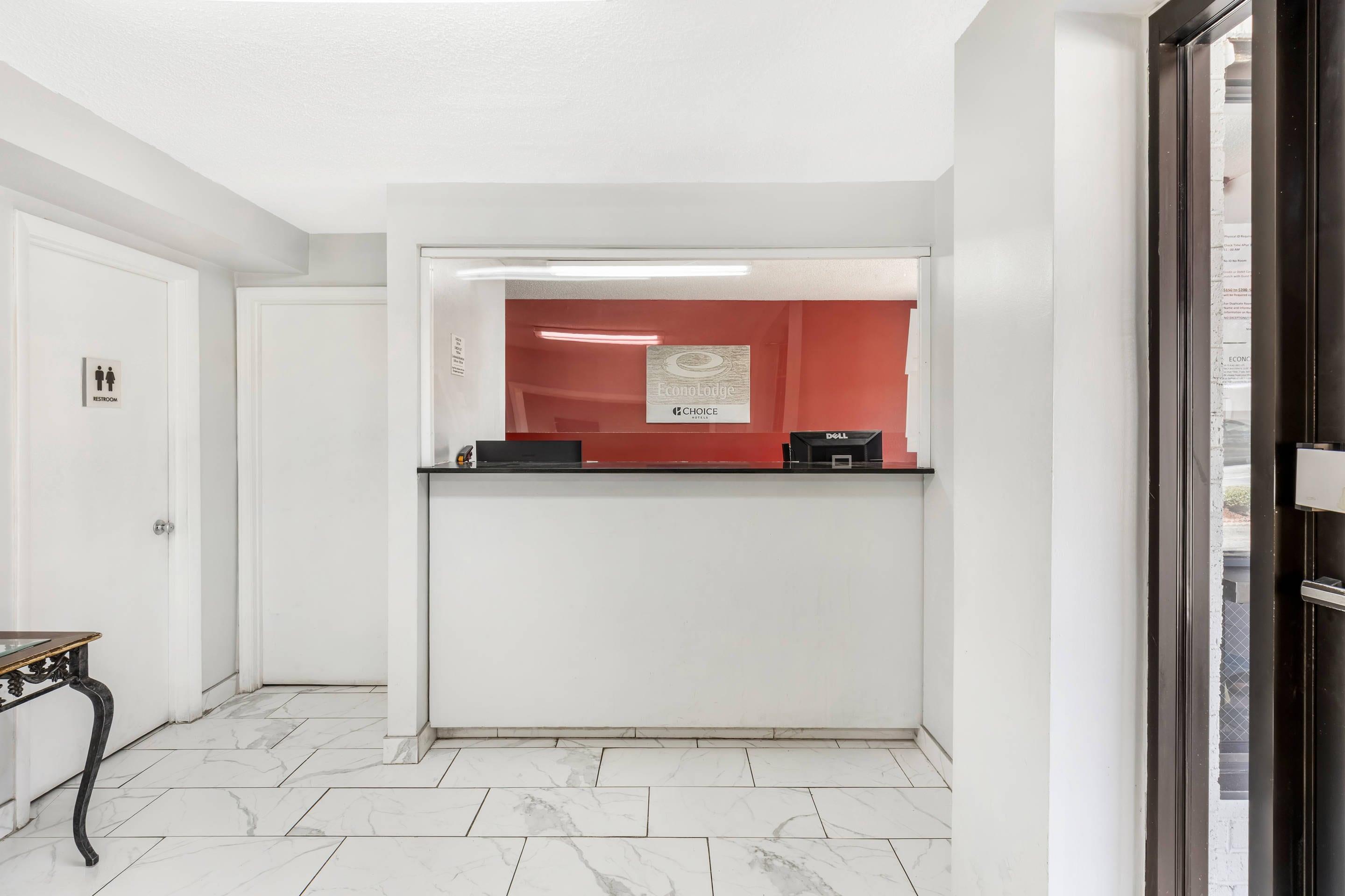 Front desk | Econo Lodge Research Triangle Park