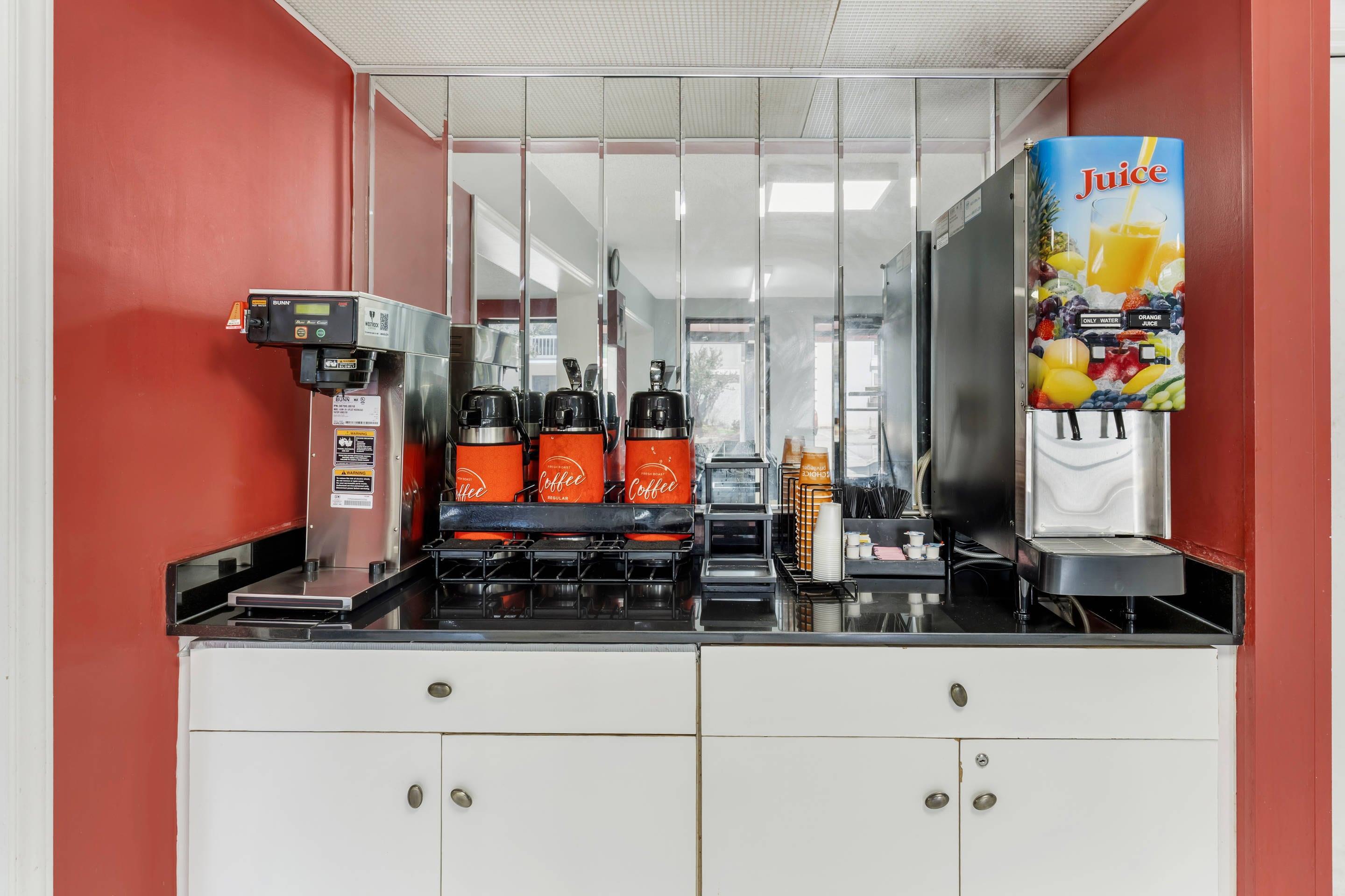 Breakfast area | Econo Lodge Research Triangle Park