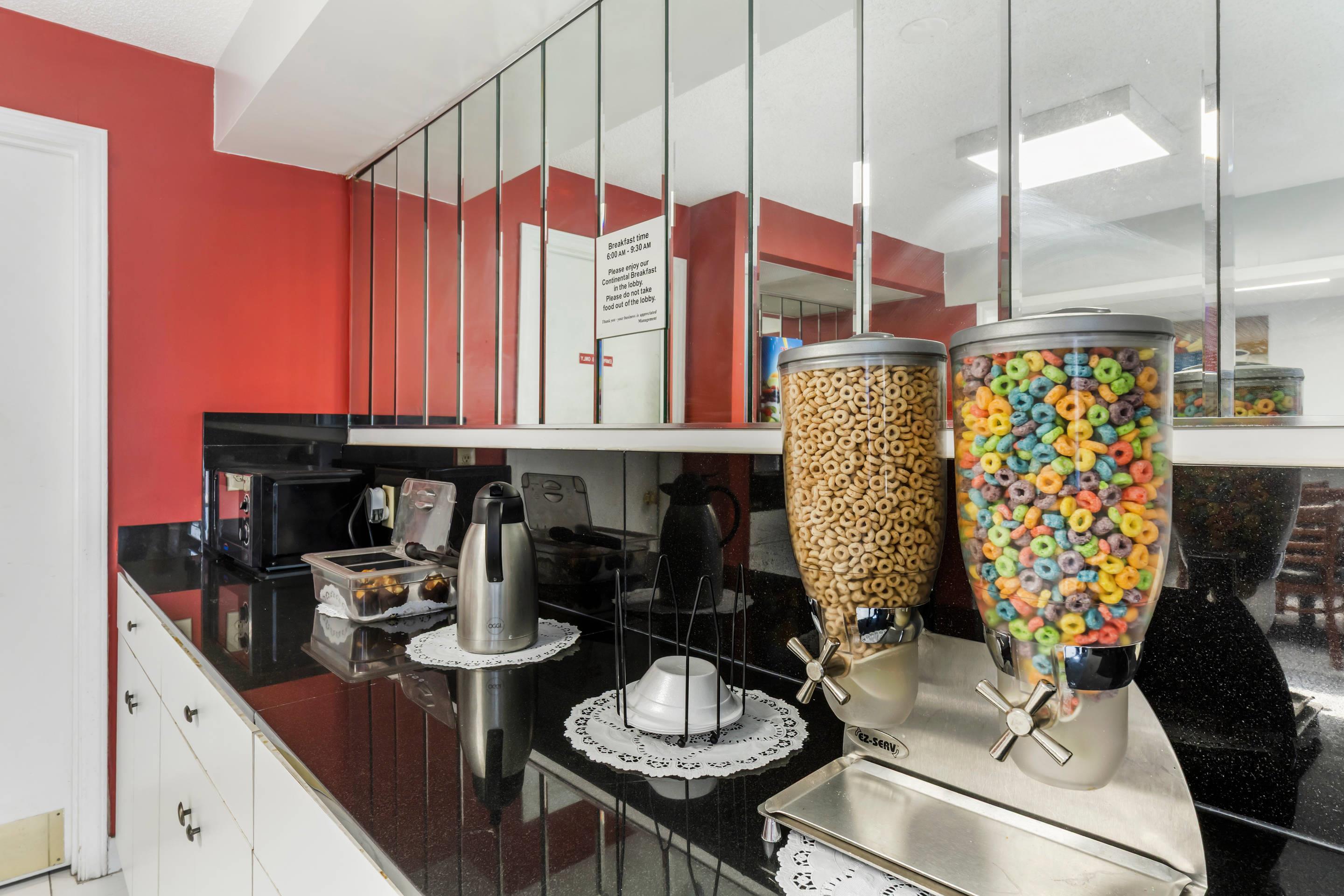 Breakfast area | Econo Lodge Research Triangle Park