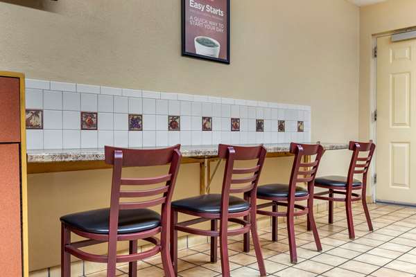 Amenities - Econo Lodge Fayetteville - I-95, Exit 49