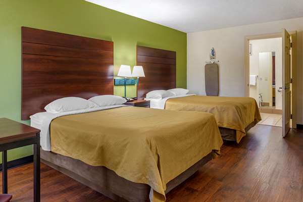  - Econo Lodge Fayetteville - I-95, Exit 49