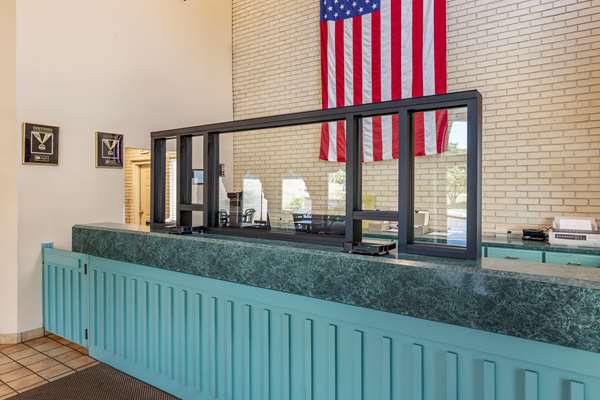  - Econo Lodge Fayetteville - I-95, Exit 49