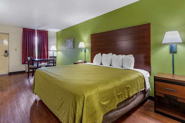  - Econo Lodge Fayetteville - I-95, Exit 49