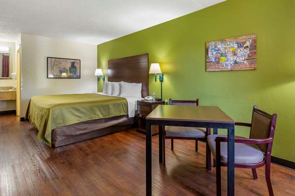  - Econo Lodge Fayetteville - I-95, Exit 49