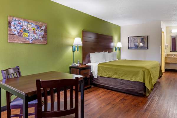  - Econo Lodge Fayetteville - I-95, Exit 49