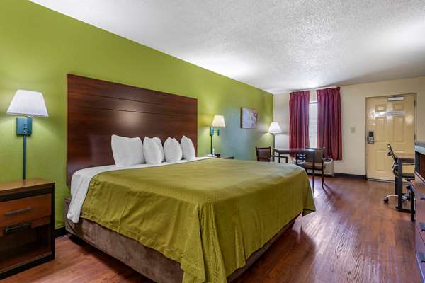  - Econo Lodge Fayetteville - I-95, Exit 49