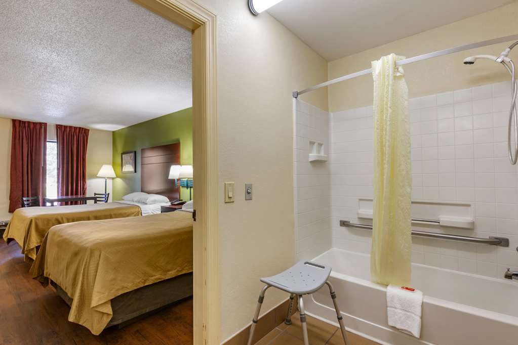ECONO LODGE FAYETTEVILLE I-95-guestroom-Guest Room,Bathroom,On-Site.jpg