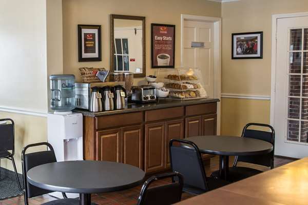 Amenities - Econo Lodge Crystal Coast Morehead City