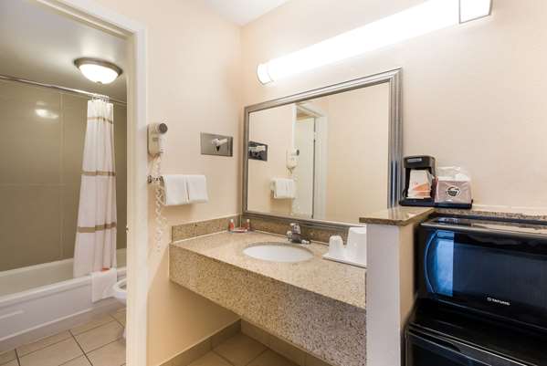  - Econo Lodge North Washington
