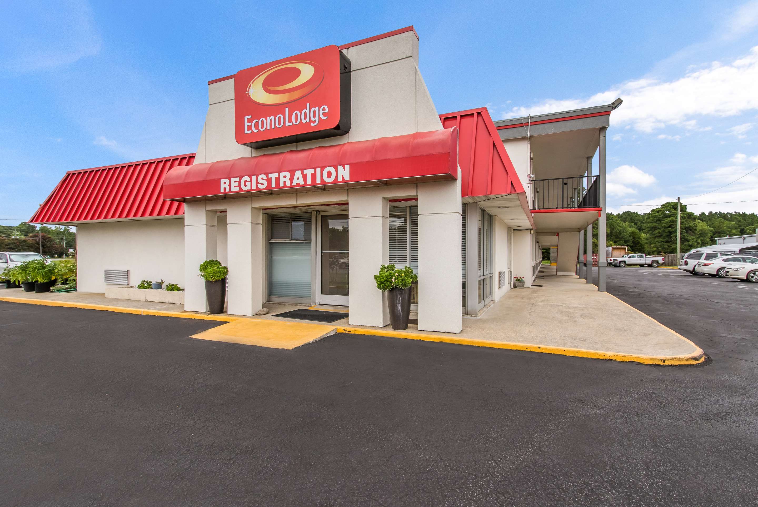 Hotel Entrance | Econo Lodge North Washington