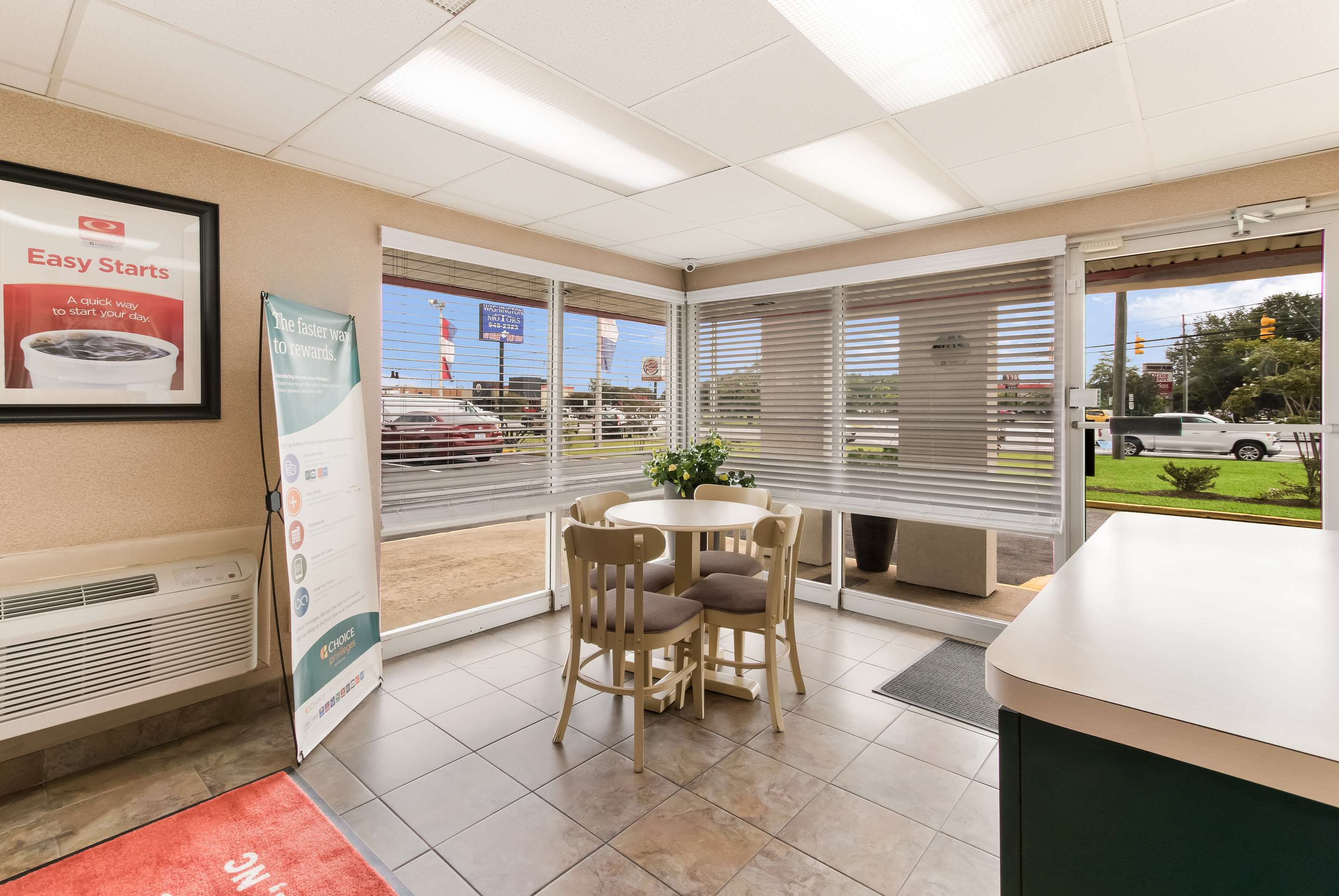 Lobby | Econo Lodge North Washington
