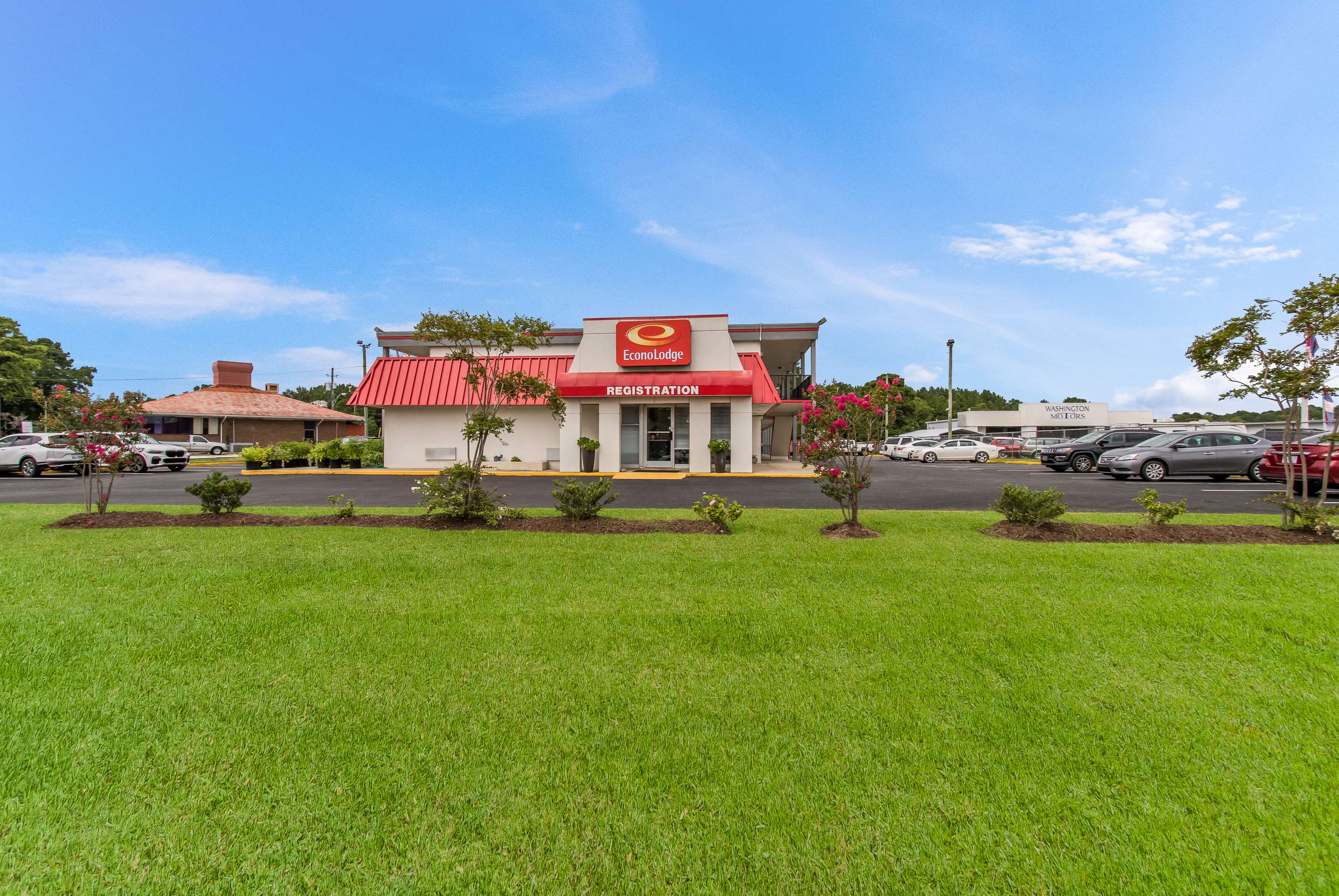 Hotel Entrance | Econo Lodge North Washington