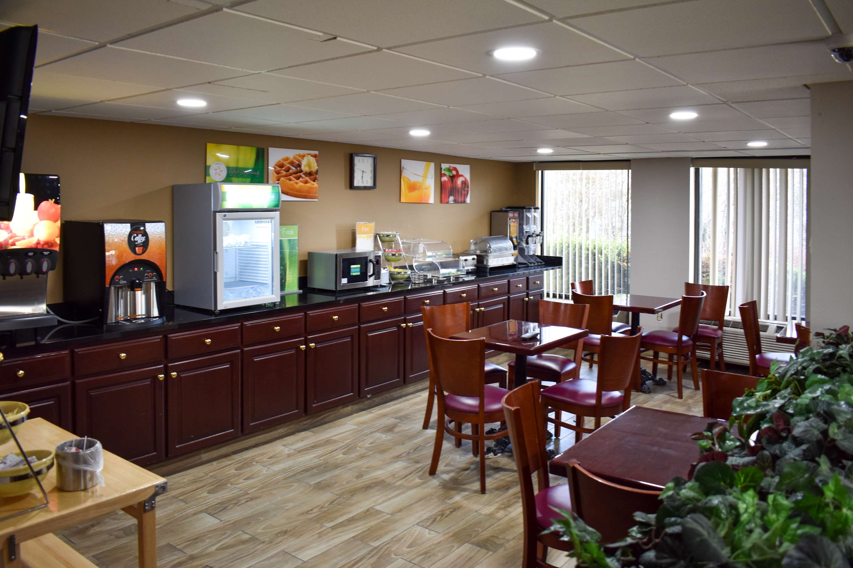 Enjoy breakfast in this seating area | Quality Inn Reidsville Hwy 29