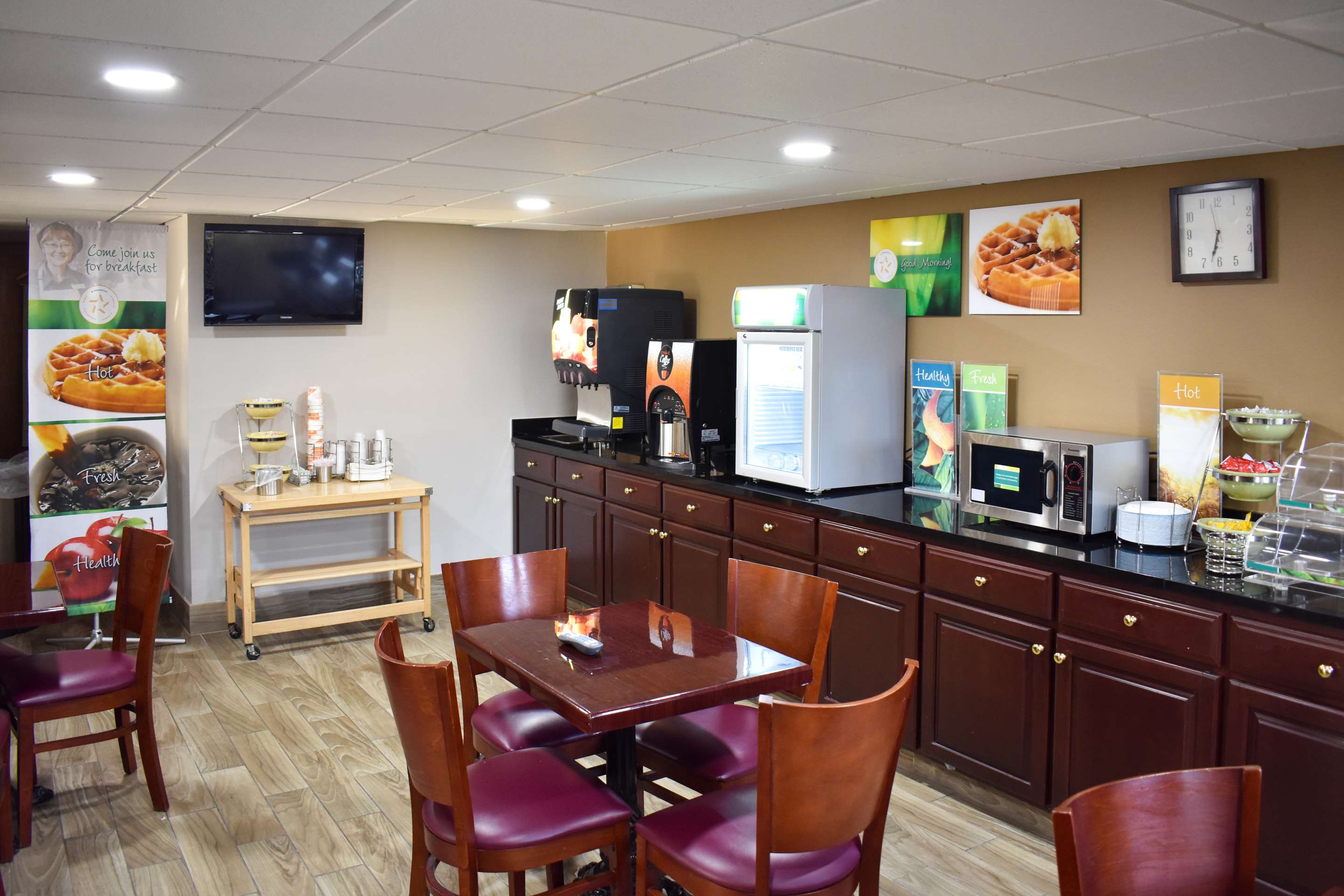 Breakfast area | Quality Inn Reidsville Hwy 29