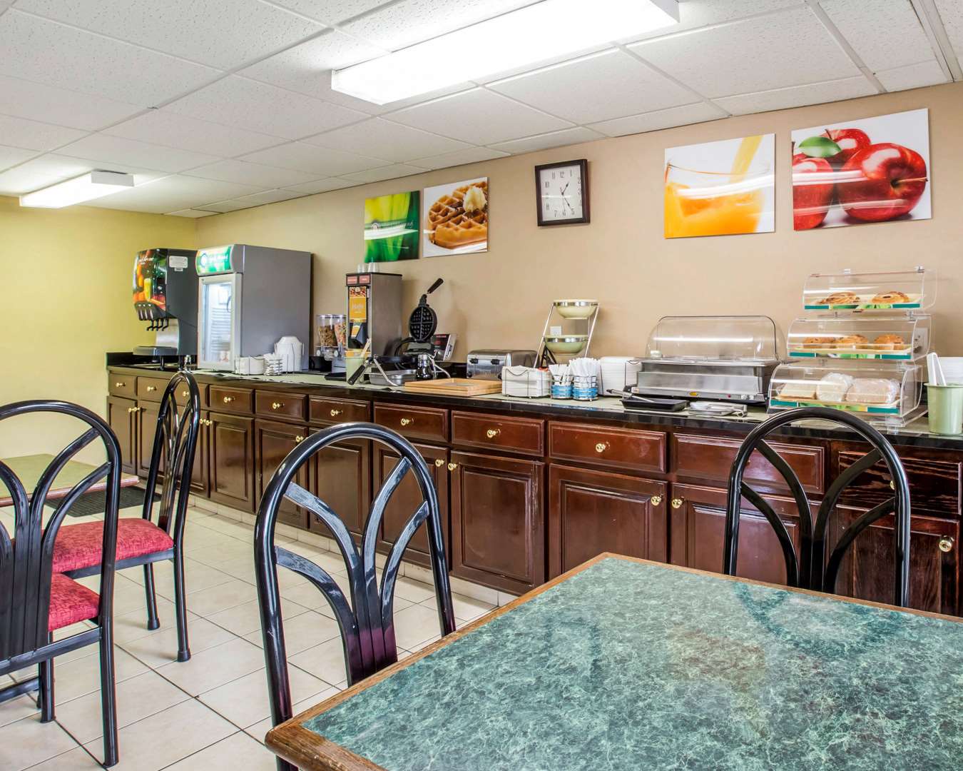Spacious breakfast area | Quality Inn Reidsville Hwy 29