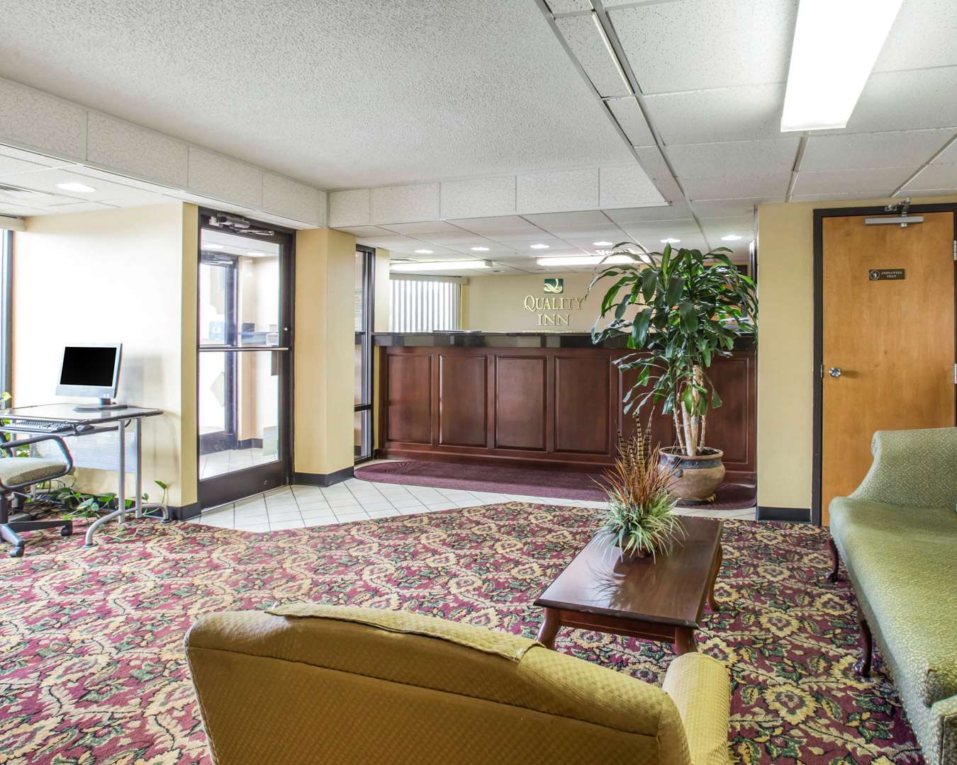 Spacious lobby with sitting area | Quality Inn Reidsville Hwy 29